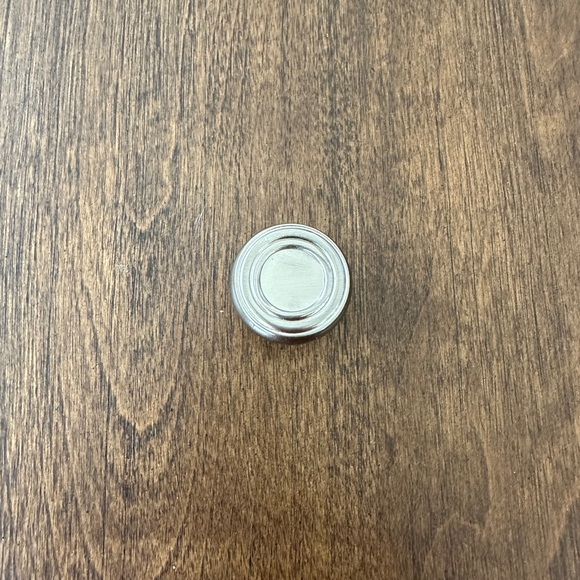 Cabinet pulls and knobs - Picture 2 of 6